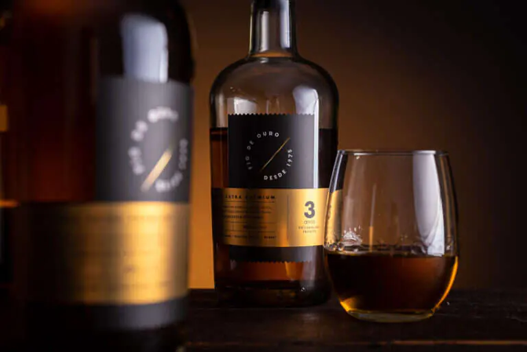 Fotografia de produto para Cachaça Fio de Ouro