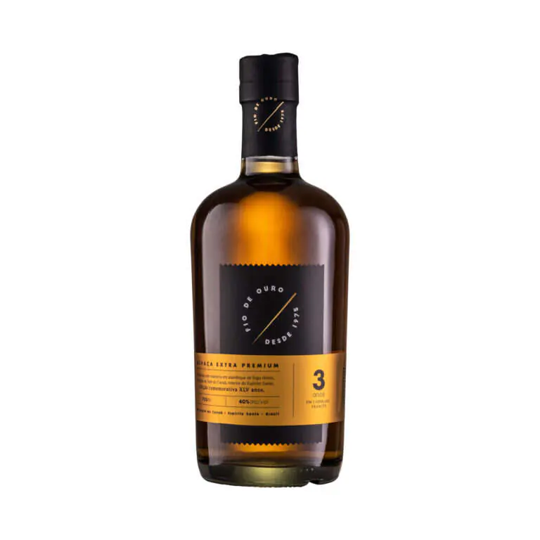 Fotografia de produto para Cachaça Fio de Ouro