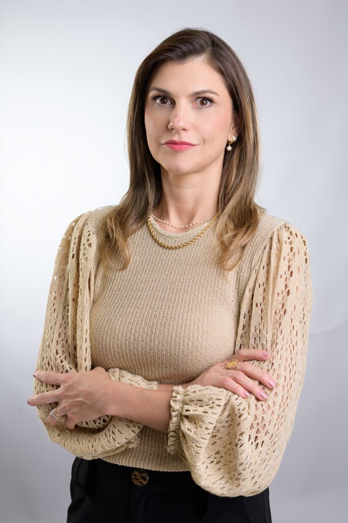 Retrato corporativo para Dra. Hellen Bremenkamp Ceotto, foto 2 de 14
