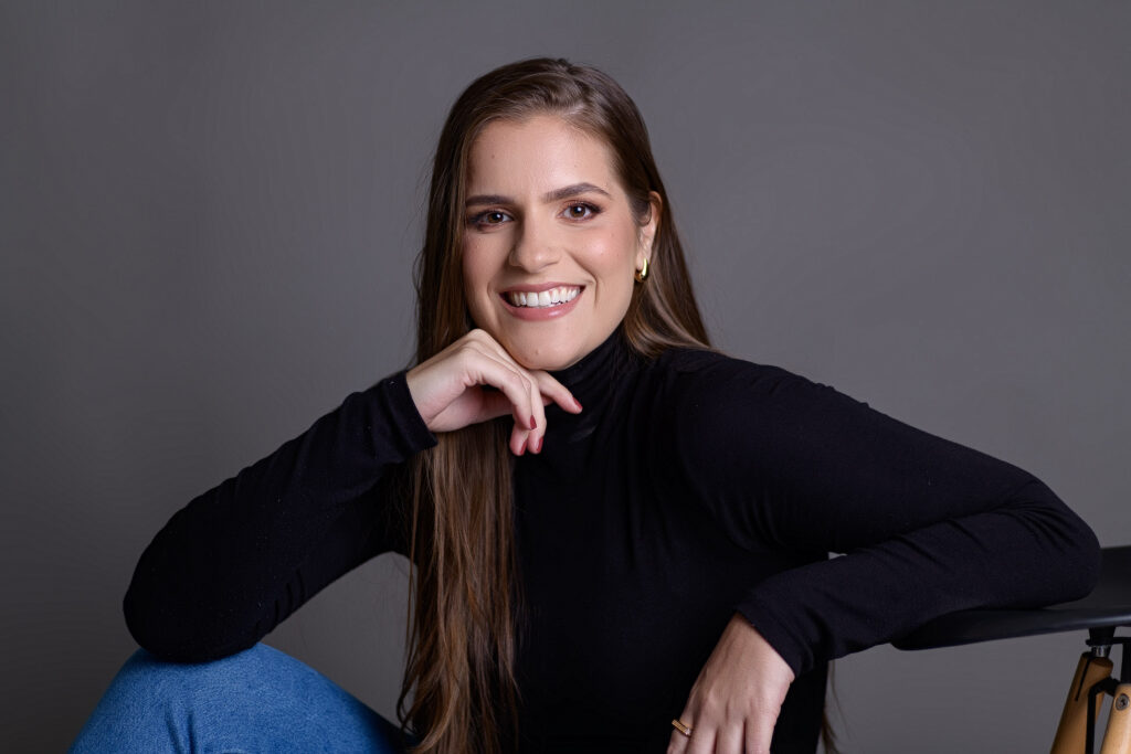 Retrato corporativo para Débora Aliprandi, foto 1 de 9