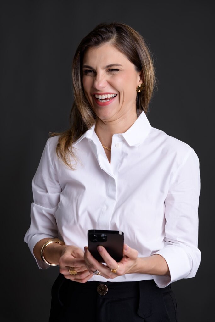 Retrato corporativo para Dra. Hellen Bremenkamp Ceotto, foto 6 de 14