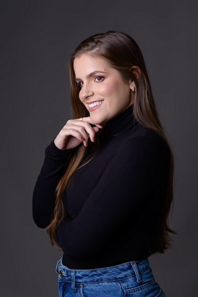 Retrato corporativo para Débora Aliprandi, foto 8 de 9