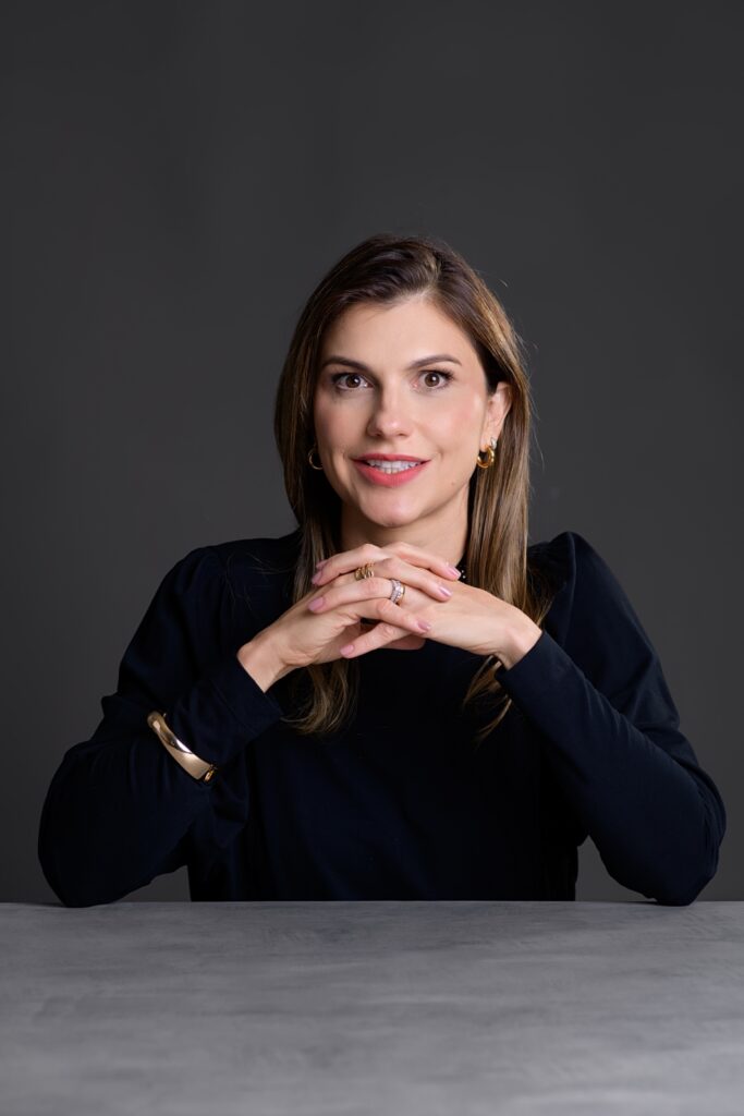 Retrato corporativo para Dra. Hellen Bremenkamp Ceotto, foto 8 de 14